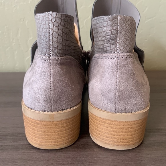 American Eagle Gray‎ Suede with Faux Snakeskin Trim Ankle Booties Size 7 - Picture 6 of 11